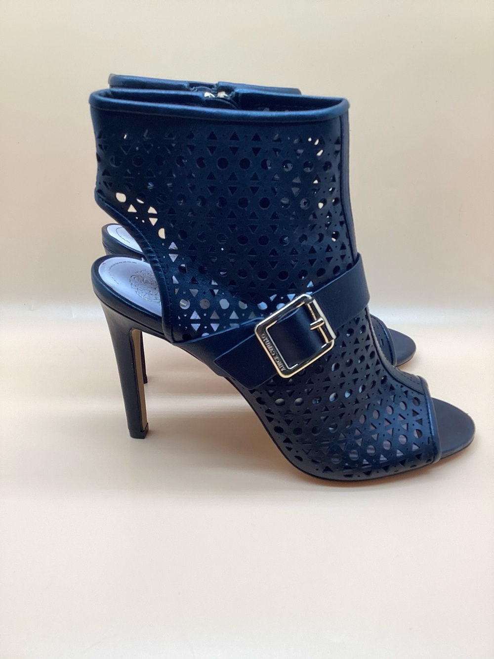 Vince Camuto Black leather Heel Ankle Boots Labeled Size 9 (better fit for 8.5)